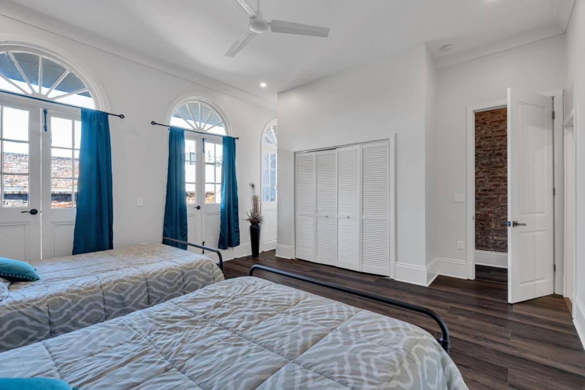 Townhouse for rent at 331 Decatur St #3B, New Orleans, LA 70130