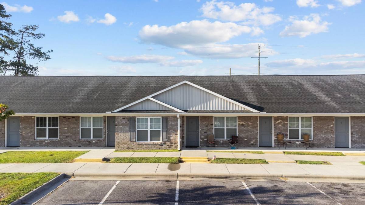 Apartment for rent at 3908 W Vancroft Circle #6, Winterville, NC 28590