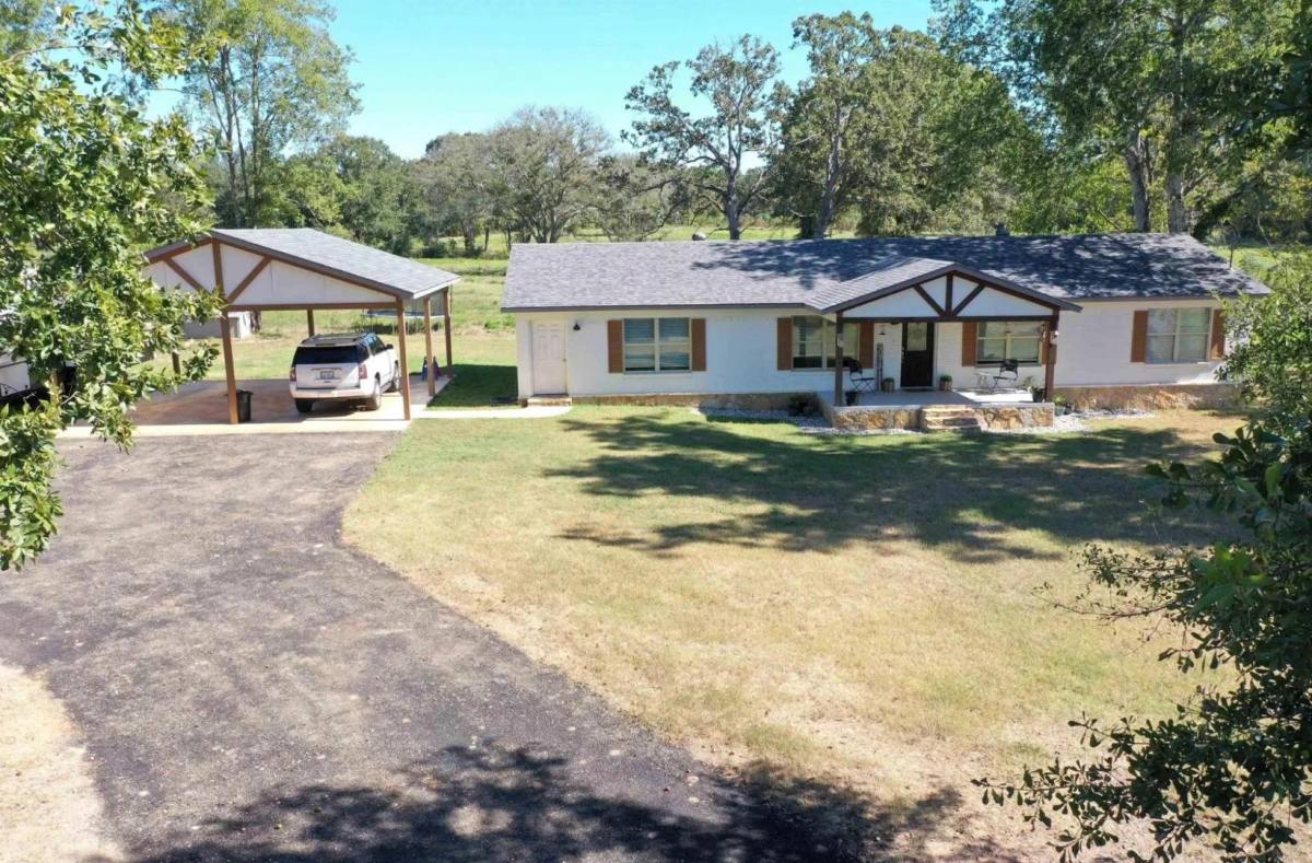 House for rent at 12817 US-Highway 175 E, Larue, TX 75770