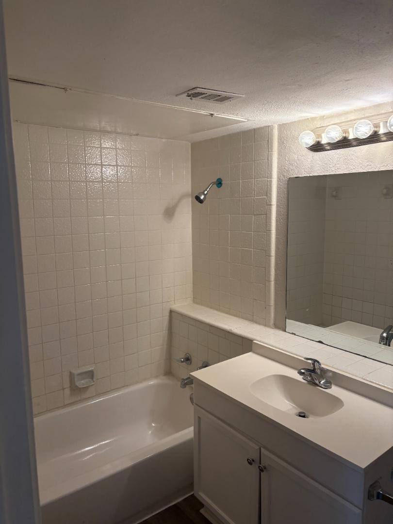 Apartment for rent at 1733 Crest Grove Dr, Arlington, TX 76012