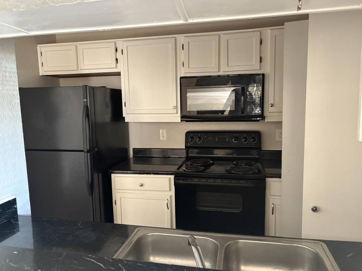 Apartment for rent at 1733 Crest Grove Dr, Arlington, TX 76012