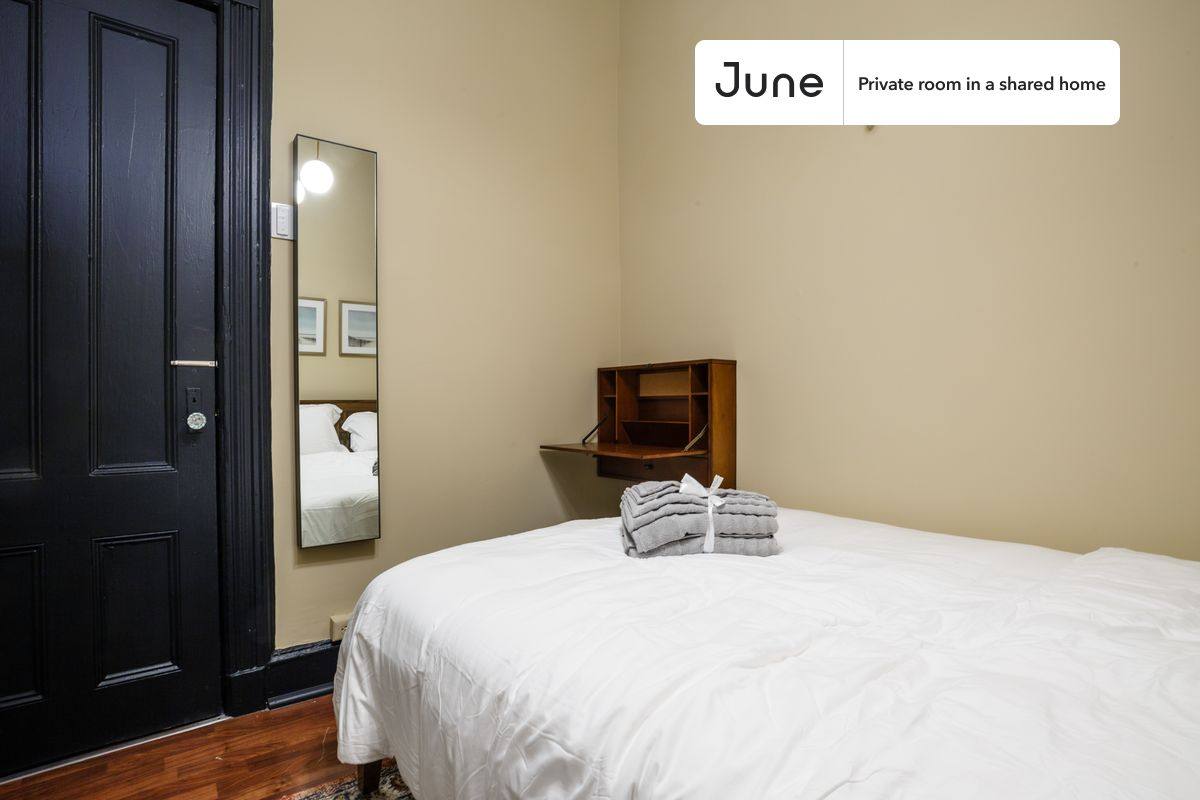 Apartment for rent at 336 W 47th St, New York, NY 10036