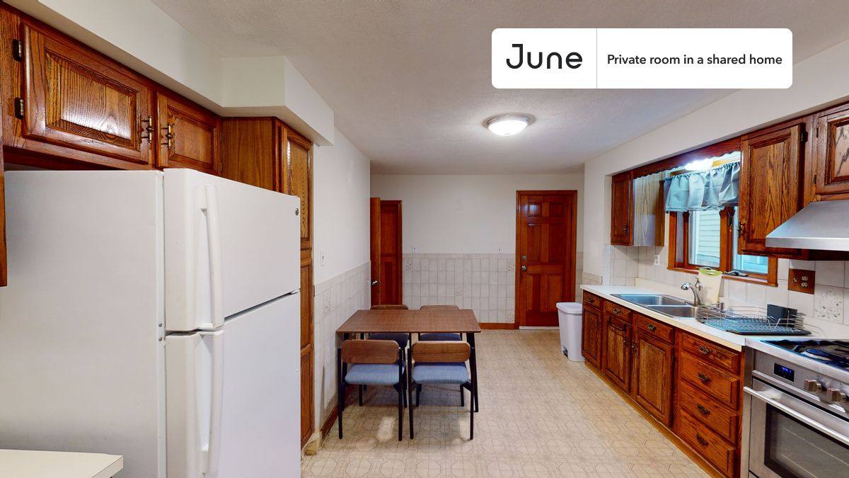 Apartment for rent at 105 Walnut St, Somerville, MA 02145