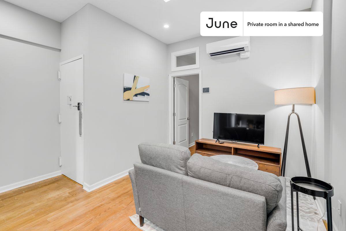 Apartment for rent at 208 E 95th St, New York, NY 10128