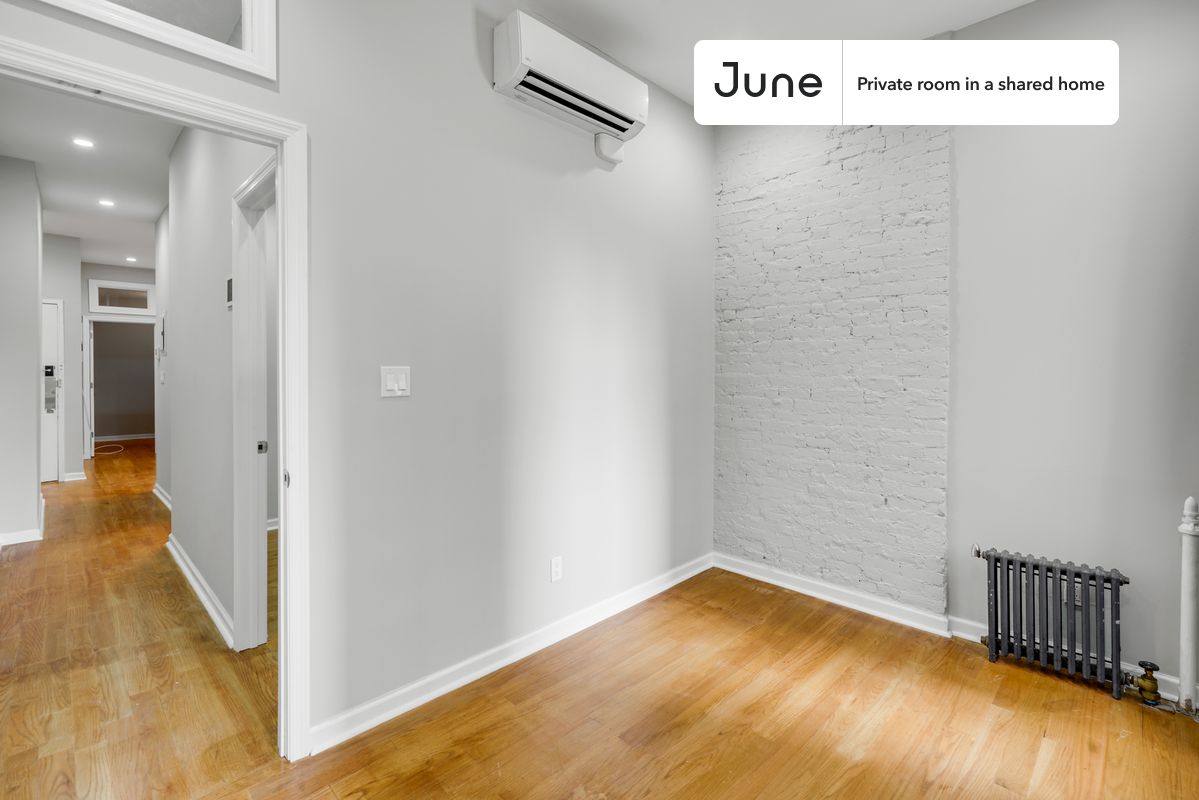 Apartment for rent at 208 E 95th St, New York, NY 10128