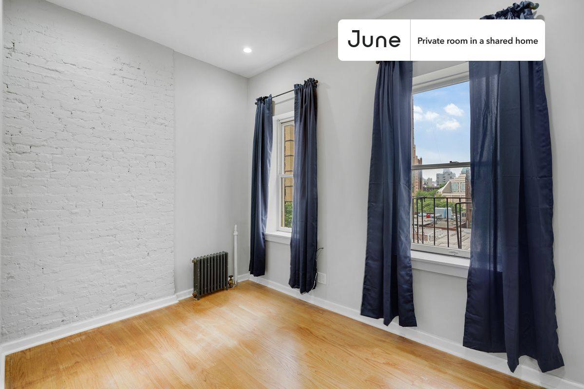 Apartment for rent at 208 E 95th St, New York, NY 10128