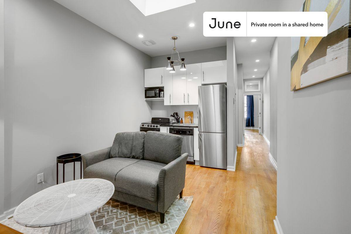Apartment for rent at 208 E 95th St, New York, NY 10128
