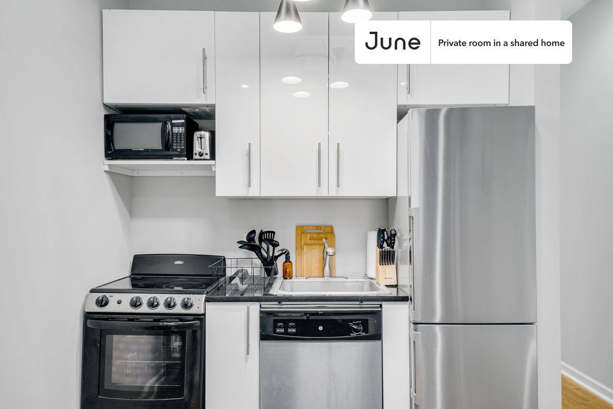 Apartment for rent at 208 E 95th St, New York, NY 10128