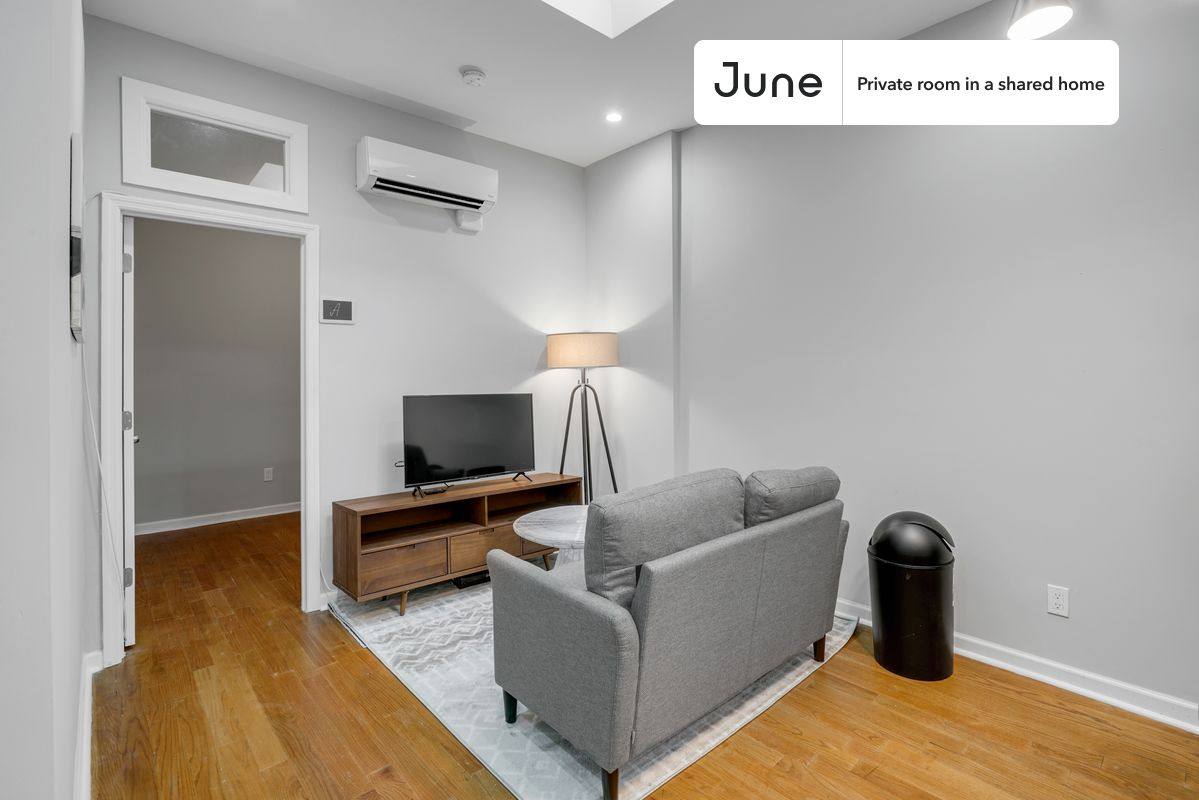 Apartment for rent at 208 E 95th St, New York, NY 10128