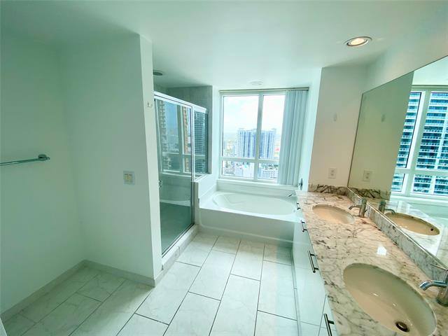 Apartment for rent at 951 Brickell Ave #3611, Miami, FL 33131