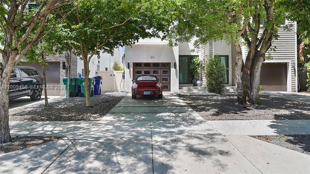 Townhouse for rent at 1371 SW 22nd Terrace, Miami, FL 33145
