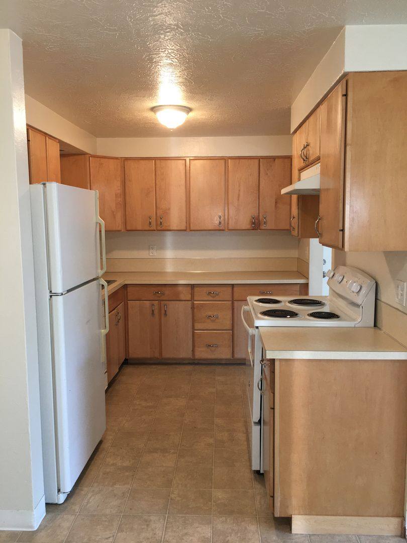 Apartment for rent at 60 62 Kourt Dr, Eugene, OR 97404