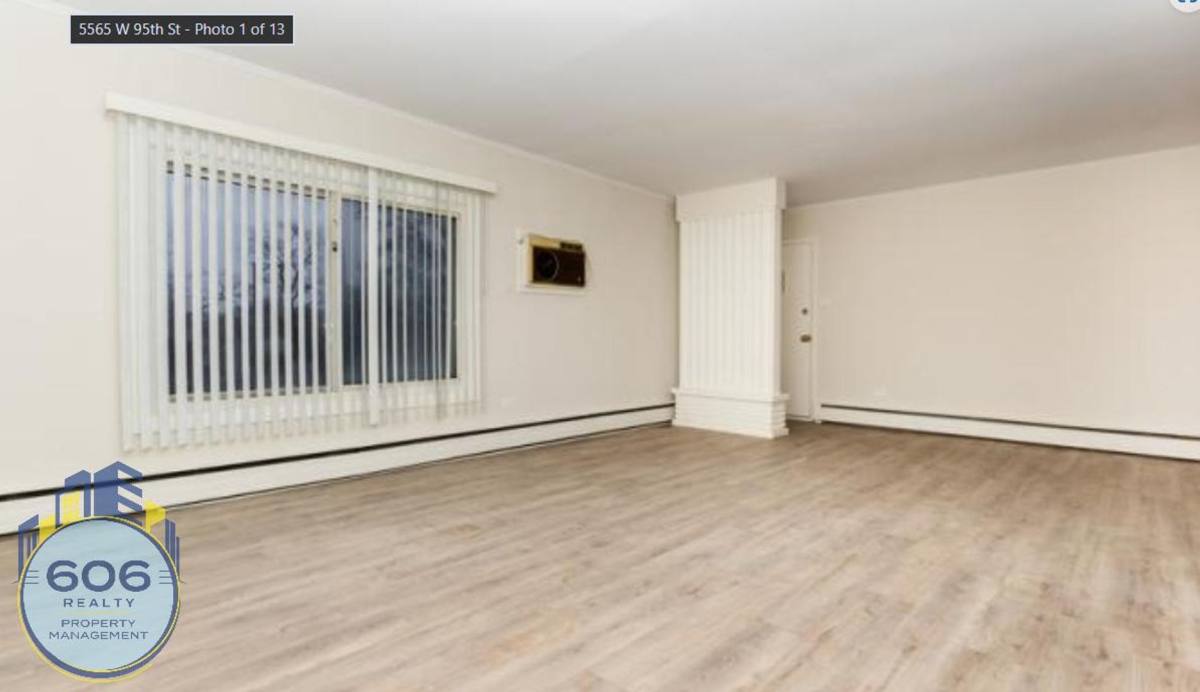 Apartment for rent at 5565 W 95th St, Oak Lawn, IL 60453