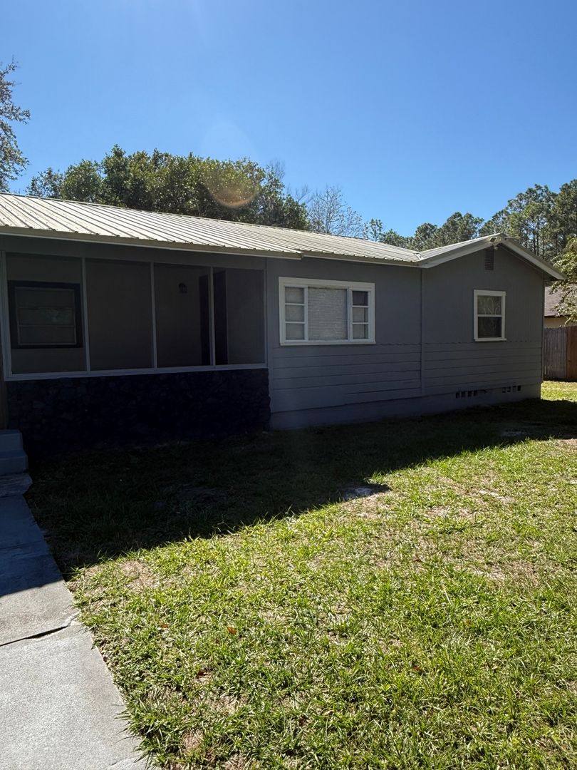 Townhouse for rent at 1618 Magnolia Ave, Deland, FL 32724