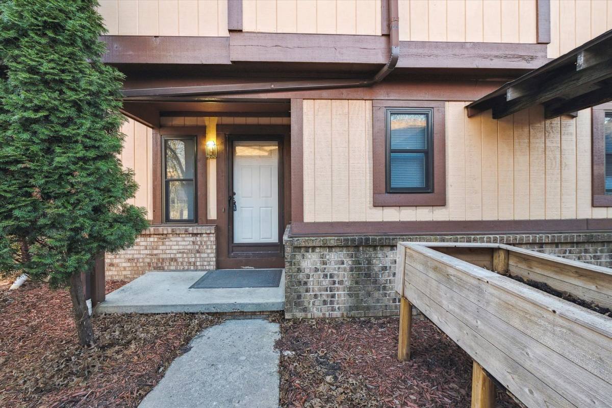 Apartment for rent at 1027-1029 Valley Side Dr, Maumee, OH 43537