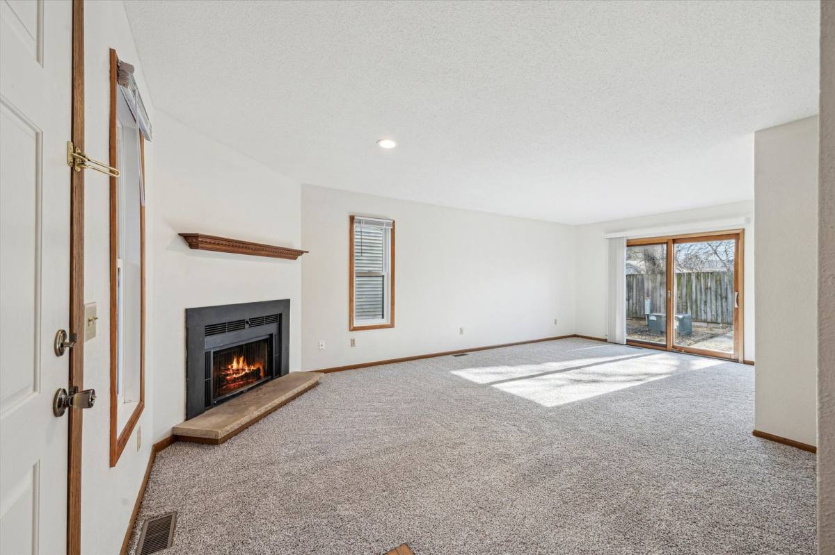 Apartment for rent at 1027-1029 Valley Side Dr, Maumee, OH 43537