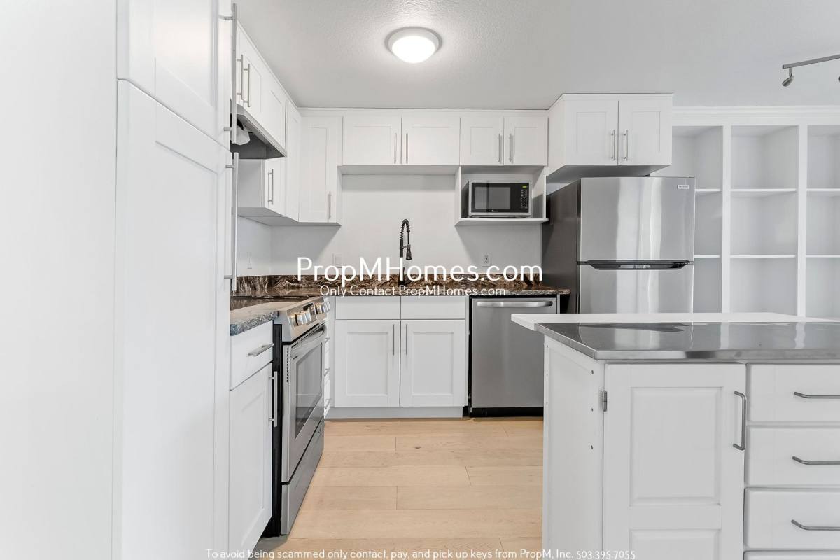 Apartment for rent at 7937 SW 40th Ave, Portland, OR 97219