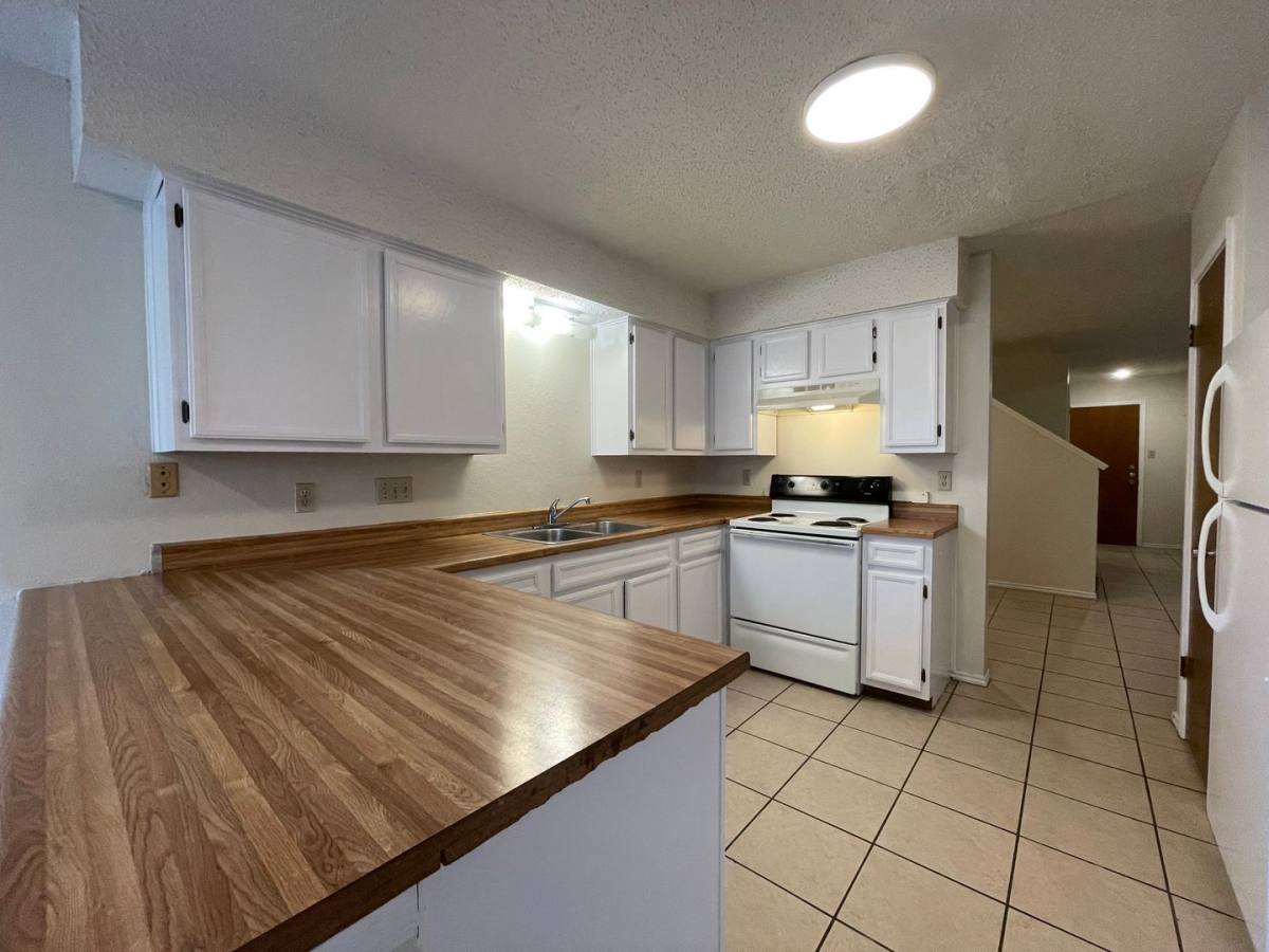 Townhouse for rent at 1303 Conway Dr, San Marcos, TX 78666