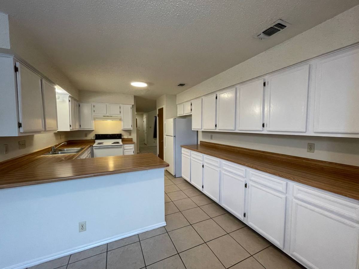 Townhouse for rent at 1303 Conway Dr, San Marcos, TX 78666