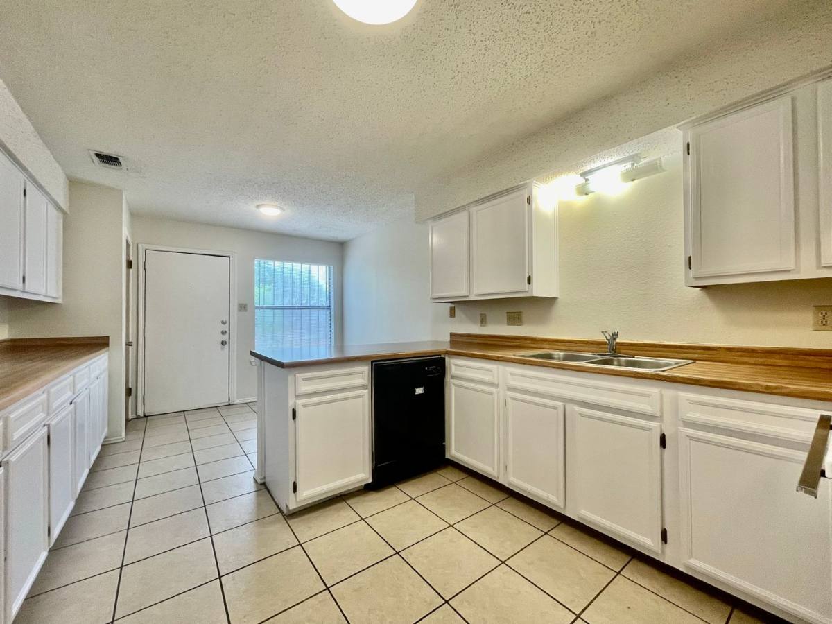 Townhouse for rent at 1303 Conway Dr, San Marcos, TX 78666