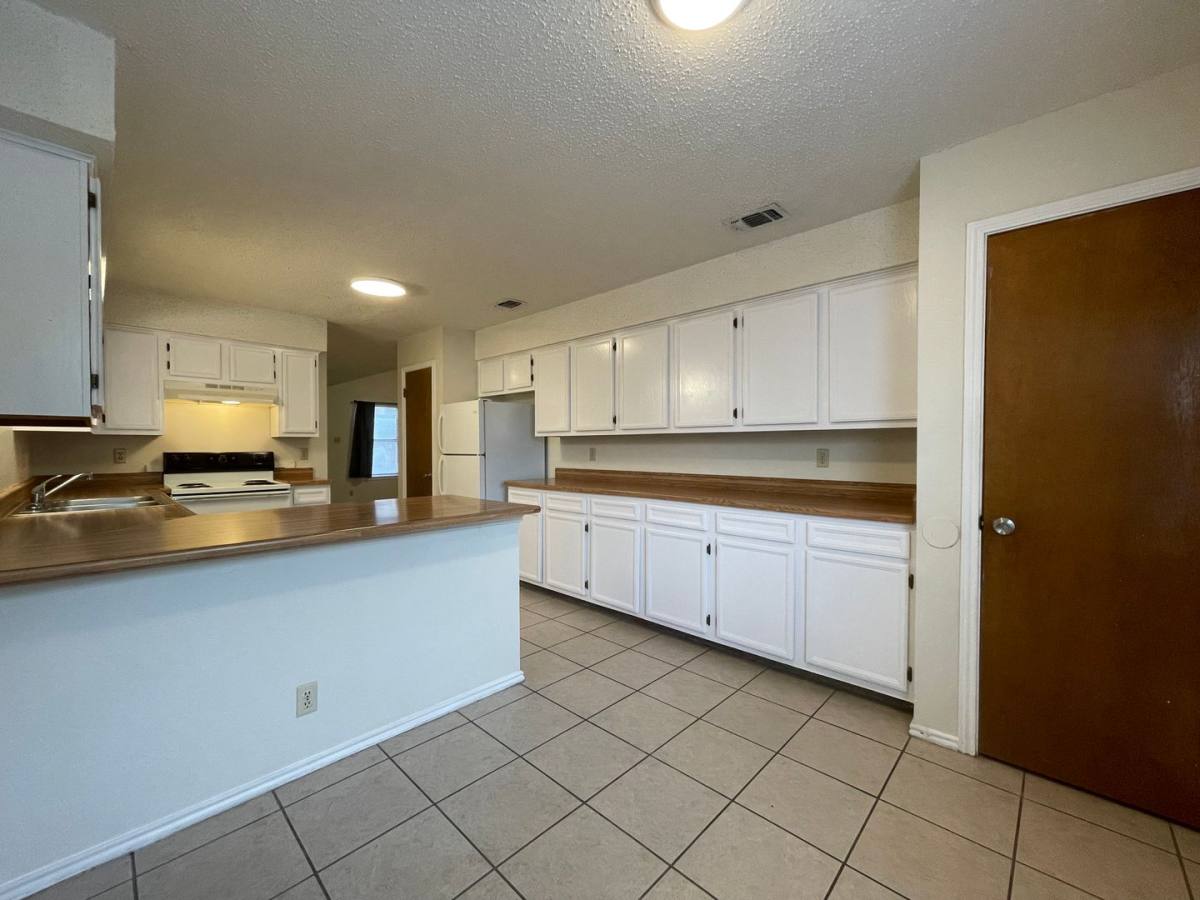 Townhouse for rent at 1303 Conway Dr, San Marcos, TX 78666