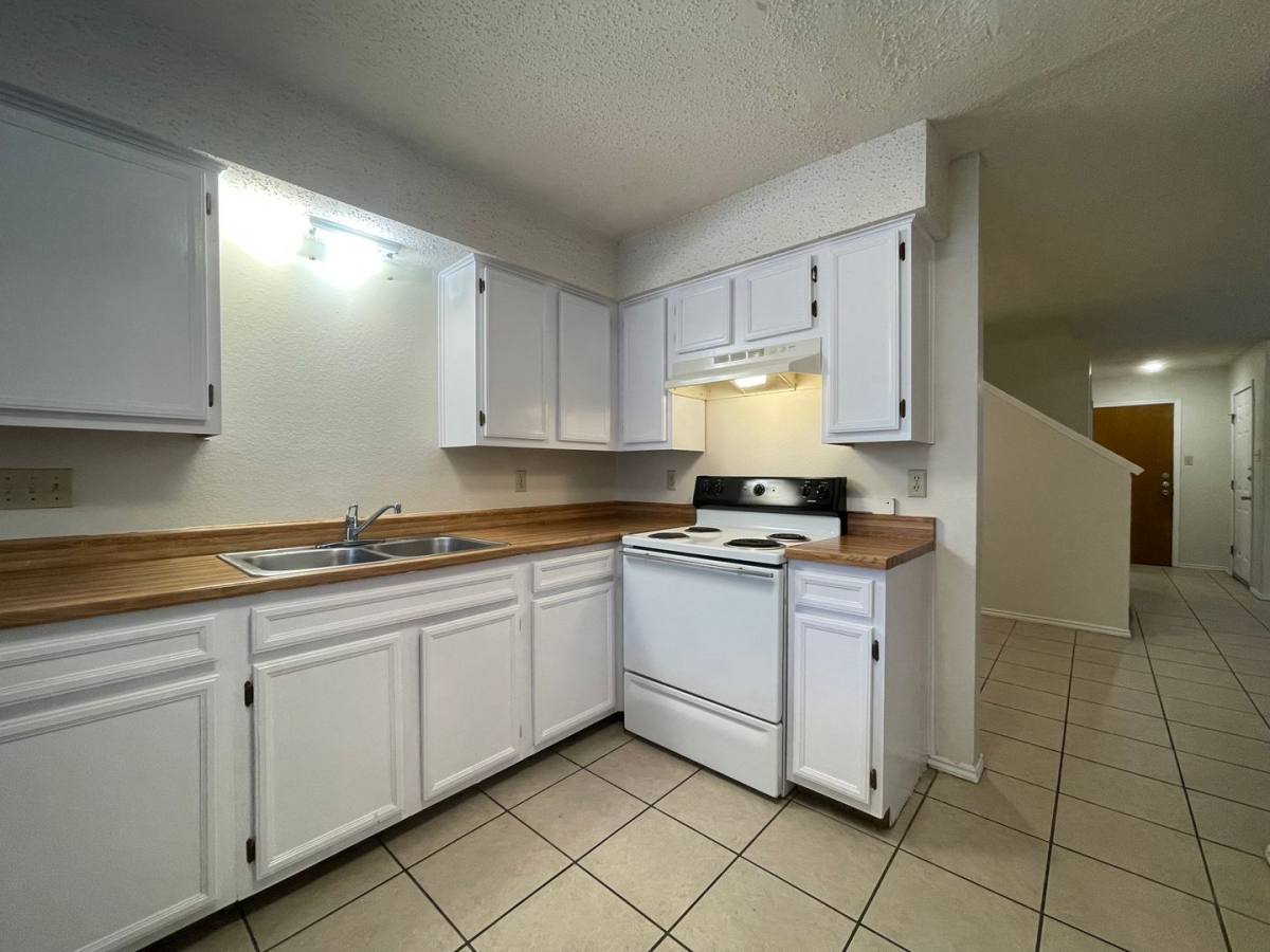 Townhouse for rent at 1303 Conway Dr, San Marcos, TX 78666