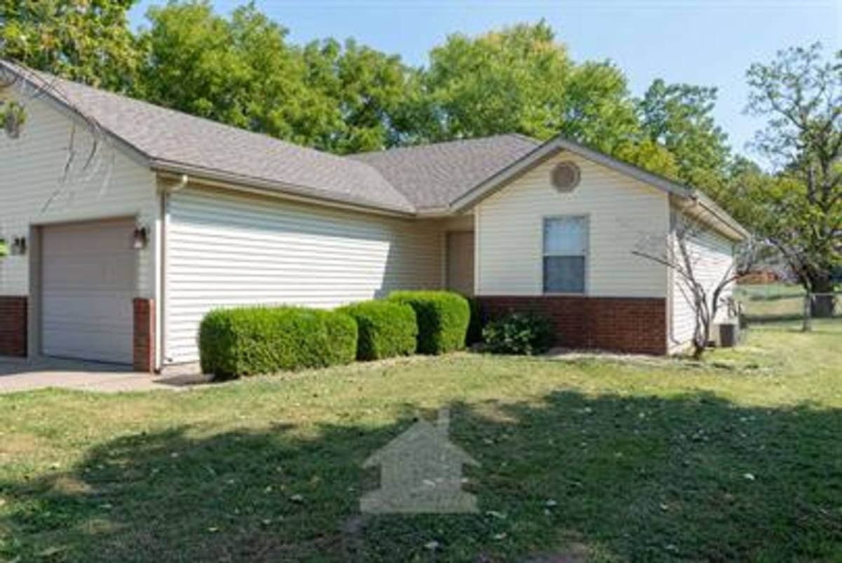 House for rent at 204-B Beatie St, Rogersville, MO 65742