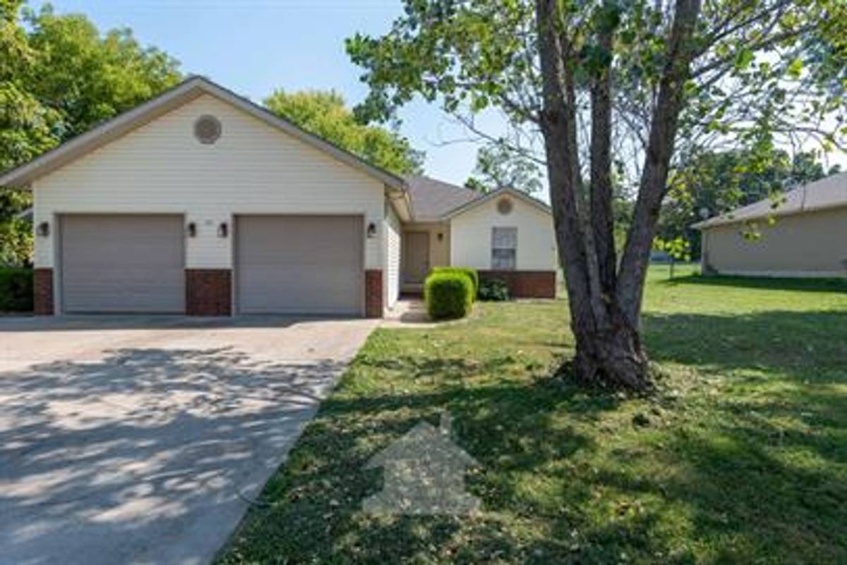 House for rent at 204-B Beatie St, Rogersville, MO 65742