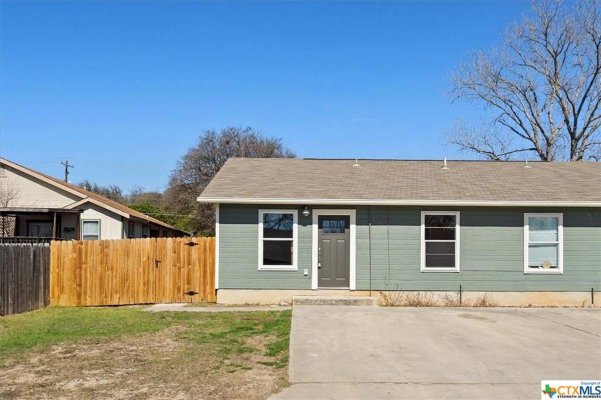 Townhouse for rent at 1206 Hillyer St, San Marcos, TX 78666