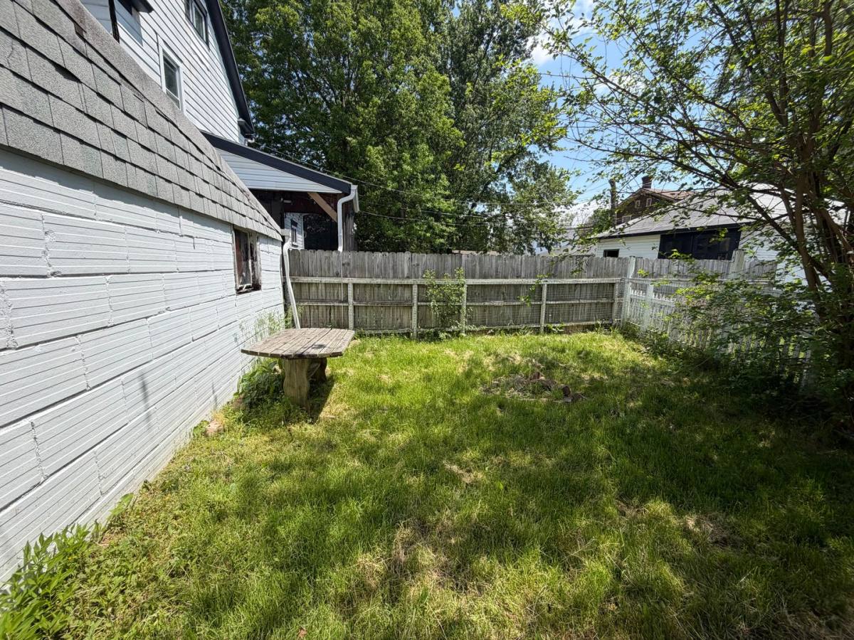 Apartment for rent at 251 5th St, Barberton, OH 44203