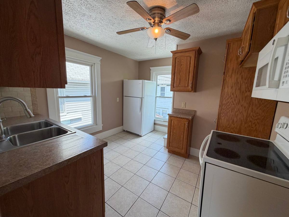Apartment for rent at 251 5th St, Barberton, OH 44203