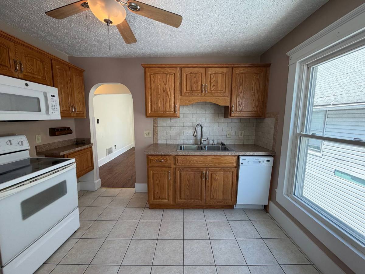 Apartment for rent at 251 5th St, Barberton, OH 44203