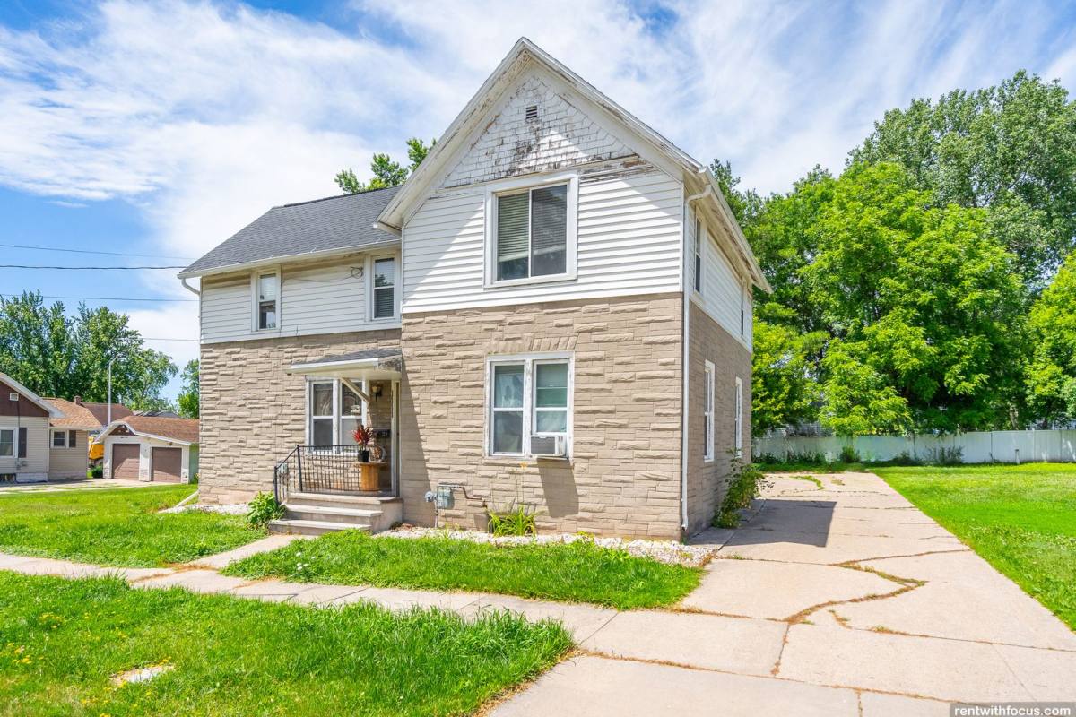 Apartment for rent at 1111 Oviatt St, Kaukauna, WI 54130