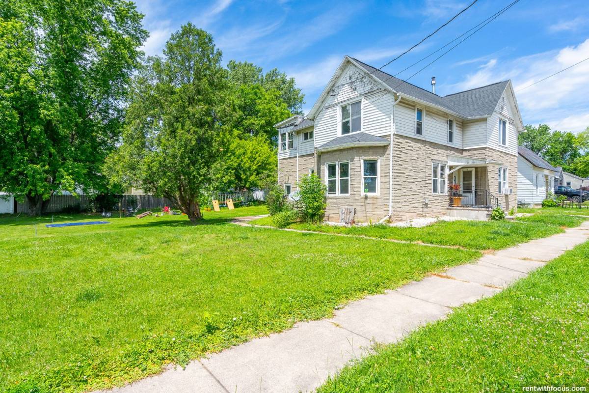 Apartment for rent at 1111 Oviatt St, Kaukauna, WI 54130