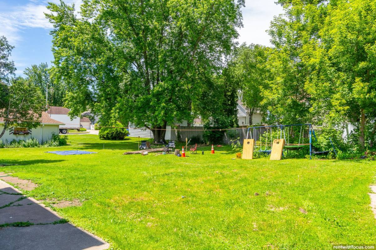 Apartment for rent at 1111 Oviatt St, Kaukauna, WI 54130