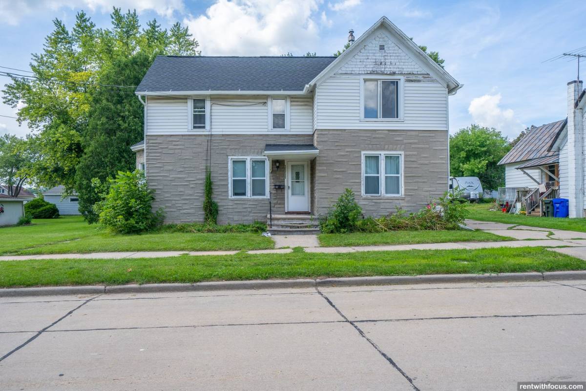 Apartment for rent at 1111 Oviatt St, Kaukauna, WI 54130