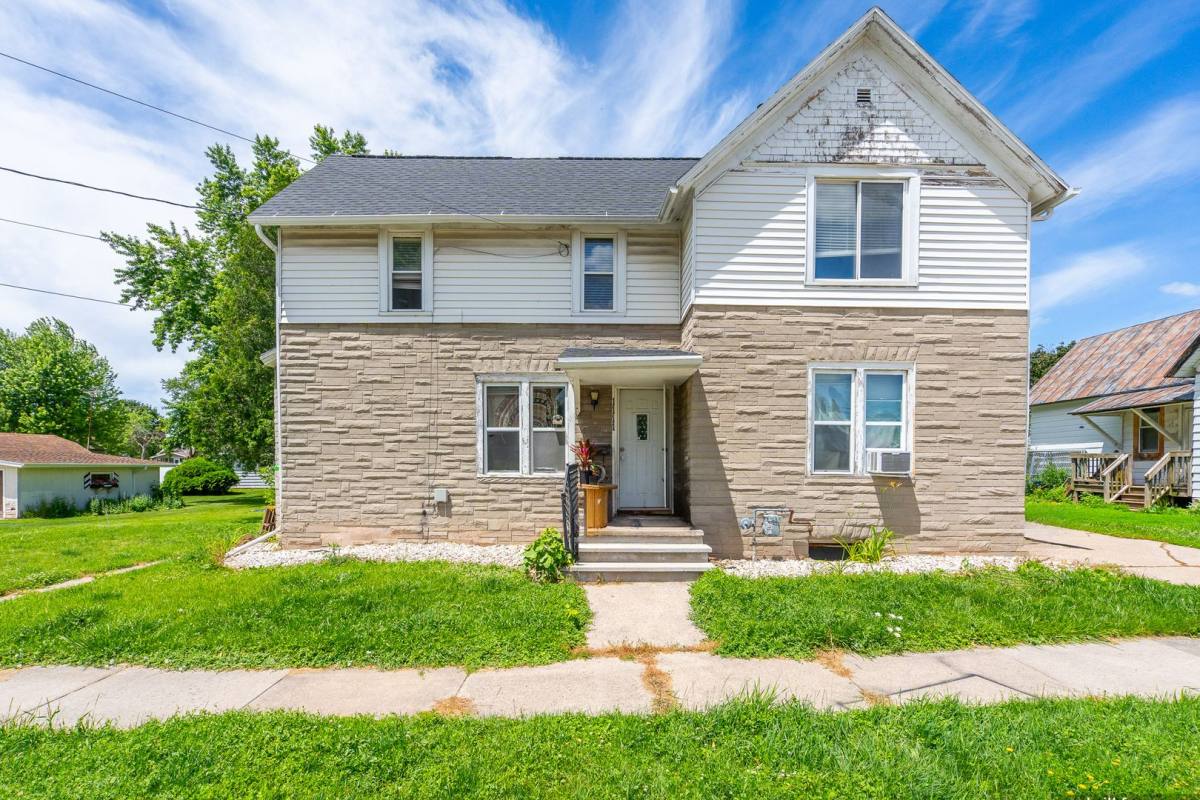 Apartment for rent at 1111 Oviatt St, Kaukauna, WI 54130