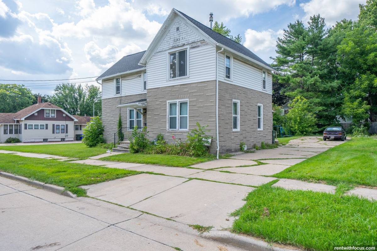 Apartment for rent at 1111 Oviatt St, Kaukauna, WI 54130