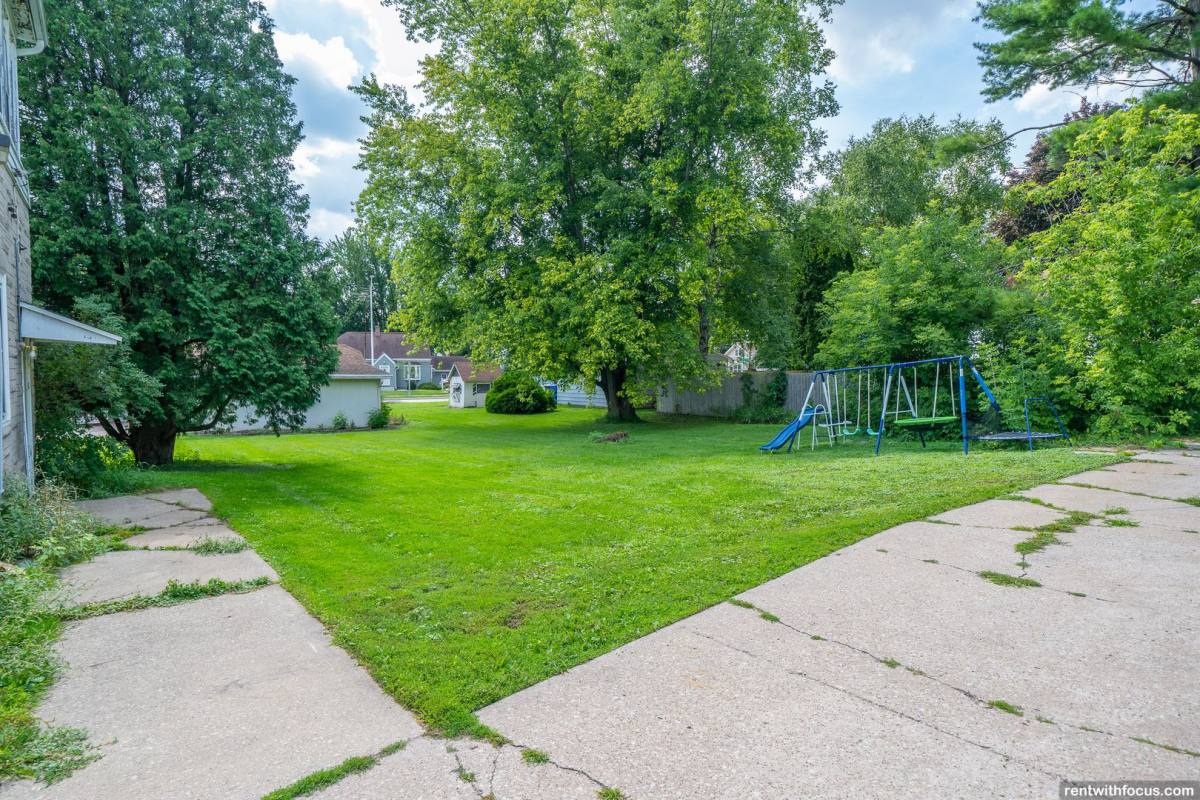 Apartment for rent at 1111 Oviatt St, Kaukauna, WI 54130