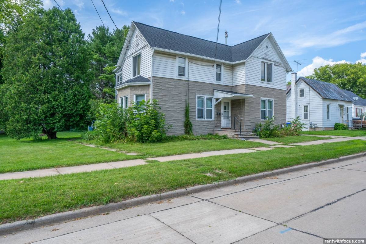 Apartment for rent at 1111 Oviatt St, Kaukauna, WI 54130