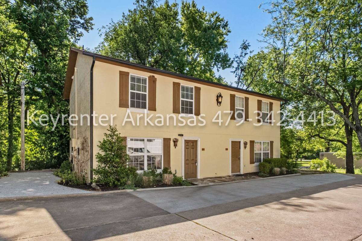 House for rent at 390 S University Ave, Fayetteville, AR 72701