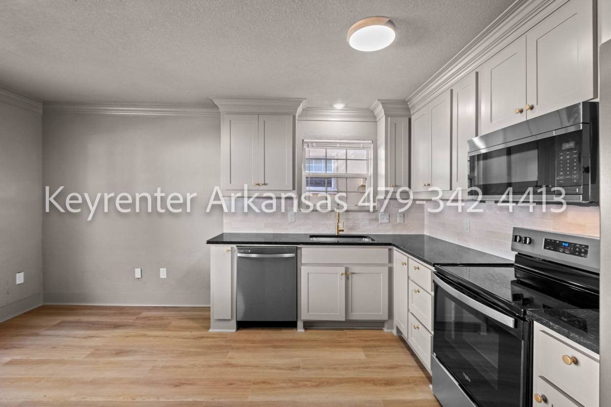 House for rent at 390 S University Ave, Fayetteville, AR 72701