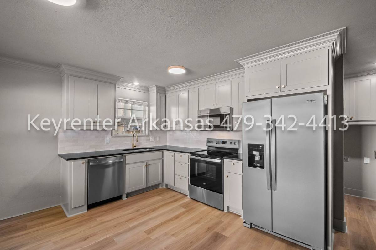 House for rent at 390 S University Ave, Fayetteville, AR 72701