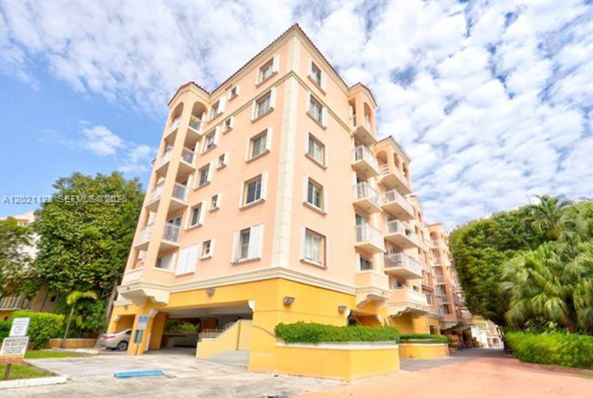 Condo for rent at 1 Alhambra Circle, Miami, FL 33134