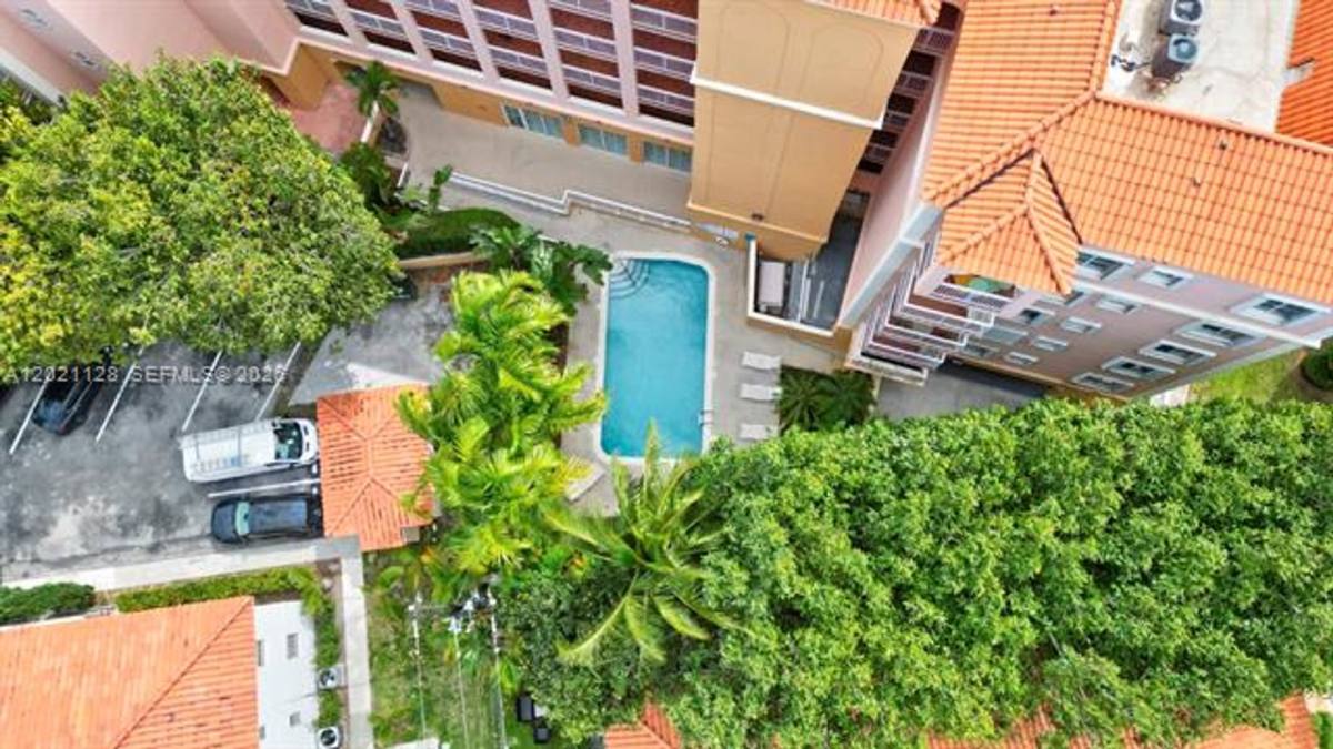 Condo for rent at 1 Alhambra Circle, Miami, FL 33134