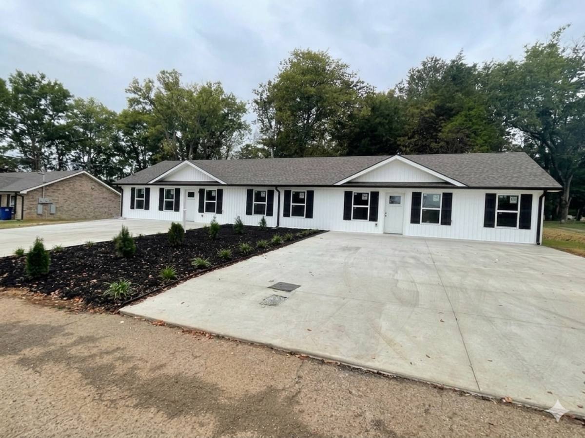 Townhouse for rent at 113 W End Ave, Shelbyville, TN 37160
