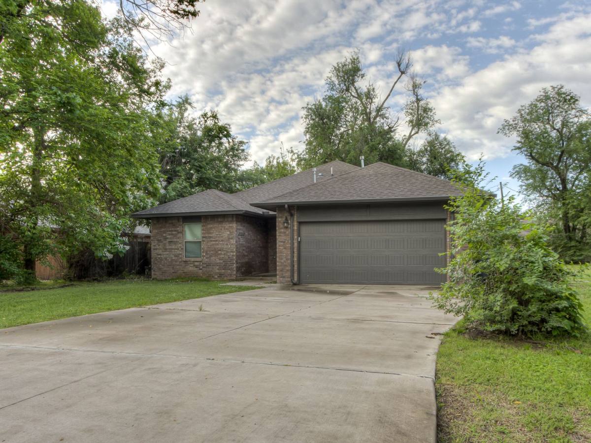 House for rent at 6304 NW 32nd St, Bethany, OK 73008