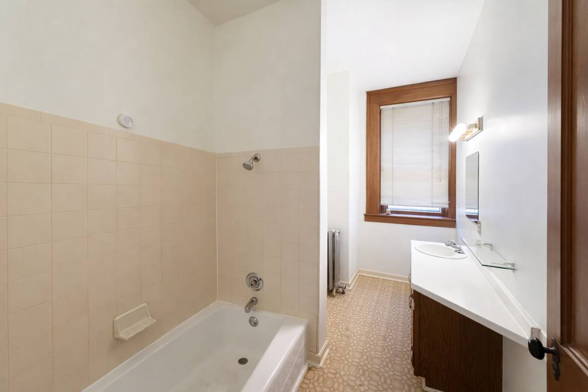 Apartment for rent at 335 Summit Ave, Saint Paul, MN 55102