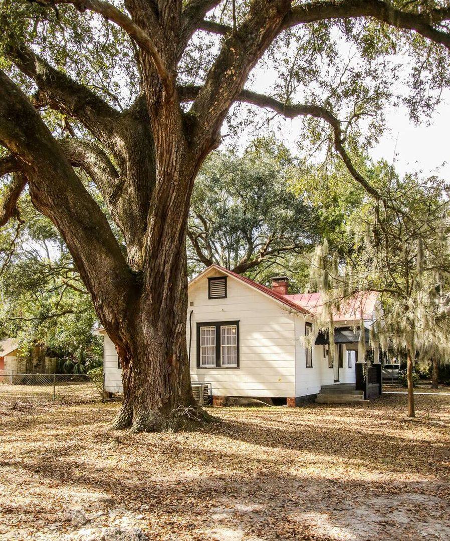 House for rent at 1109 E 69th St, Savannah, GA 31404