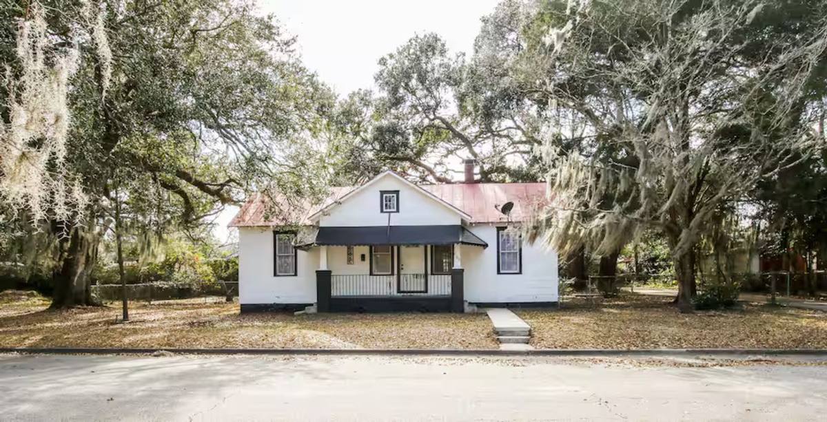 House for rent at 1109 E 69th St, Savannah, GA 31404